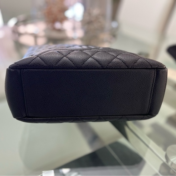 🌸 Black Quilted Caviar Timeless Classic Petit Shopping Tote PST Gold Hardware - Picture 4 of 11